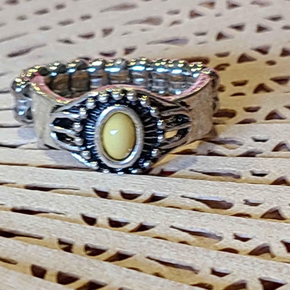 Elegant Silver and Yellow Women's Ring Size 7